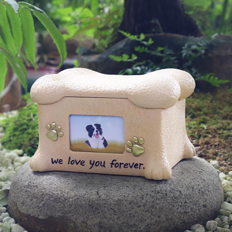 Pet Memorial Urns leidžia tęsti meilę ir draugystę